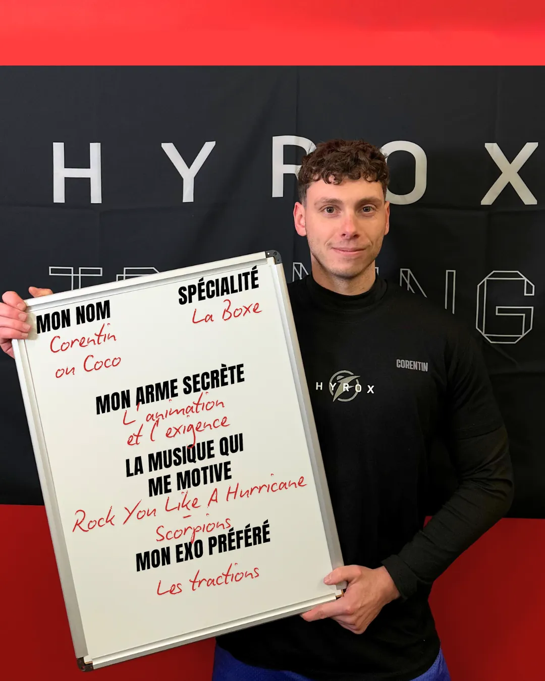 Corentin, coach à Fitclub Ouistreham, présentant sa fiche
