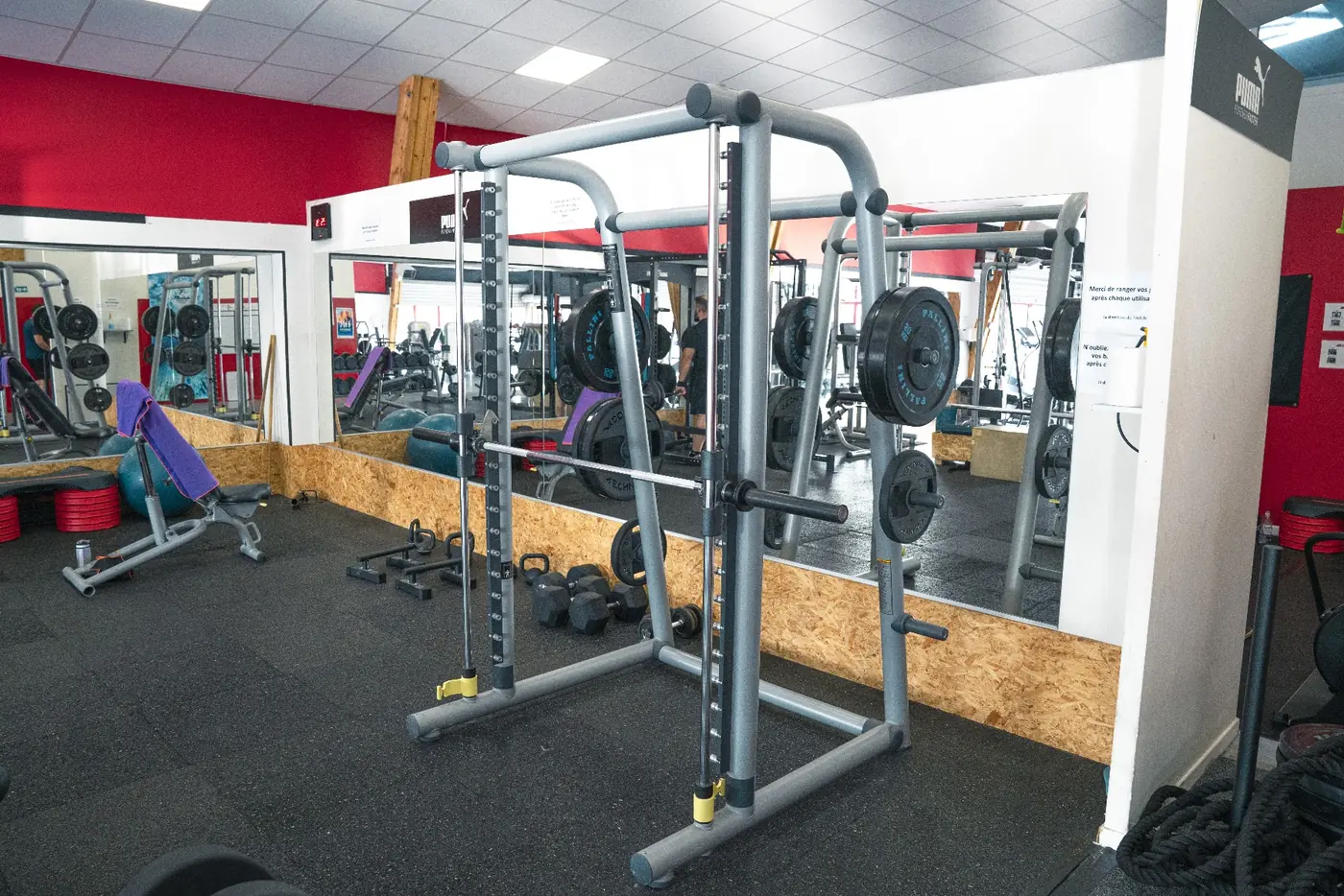 Plateau de musculation Fitclub avec rack à squat et charges libres